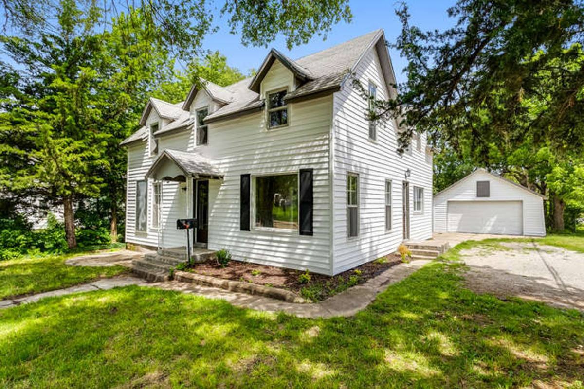 House for rent at 724 E 1st St, Newton, KS 67114