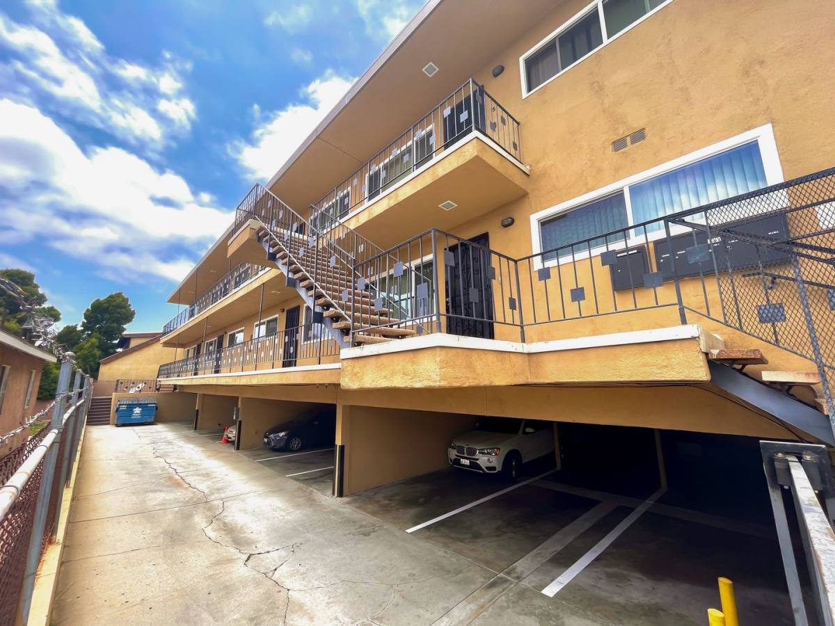 Apartment for rent at 823 N Market St, Inglewood, CA 90302