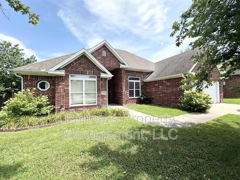 House for rent at 3750 River Bend Dr, Fayetteville, AR 72704