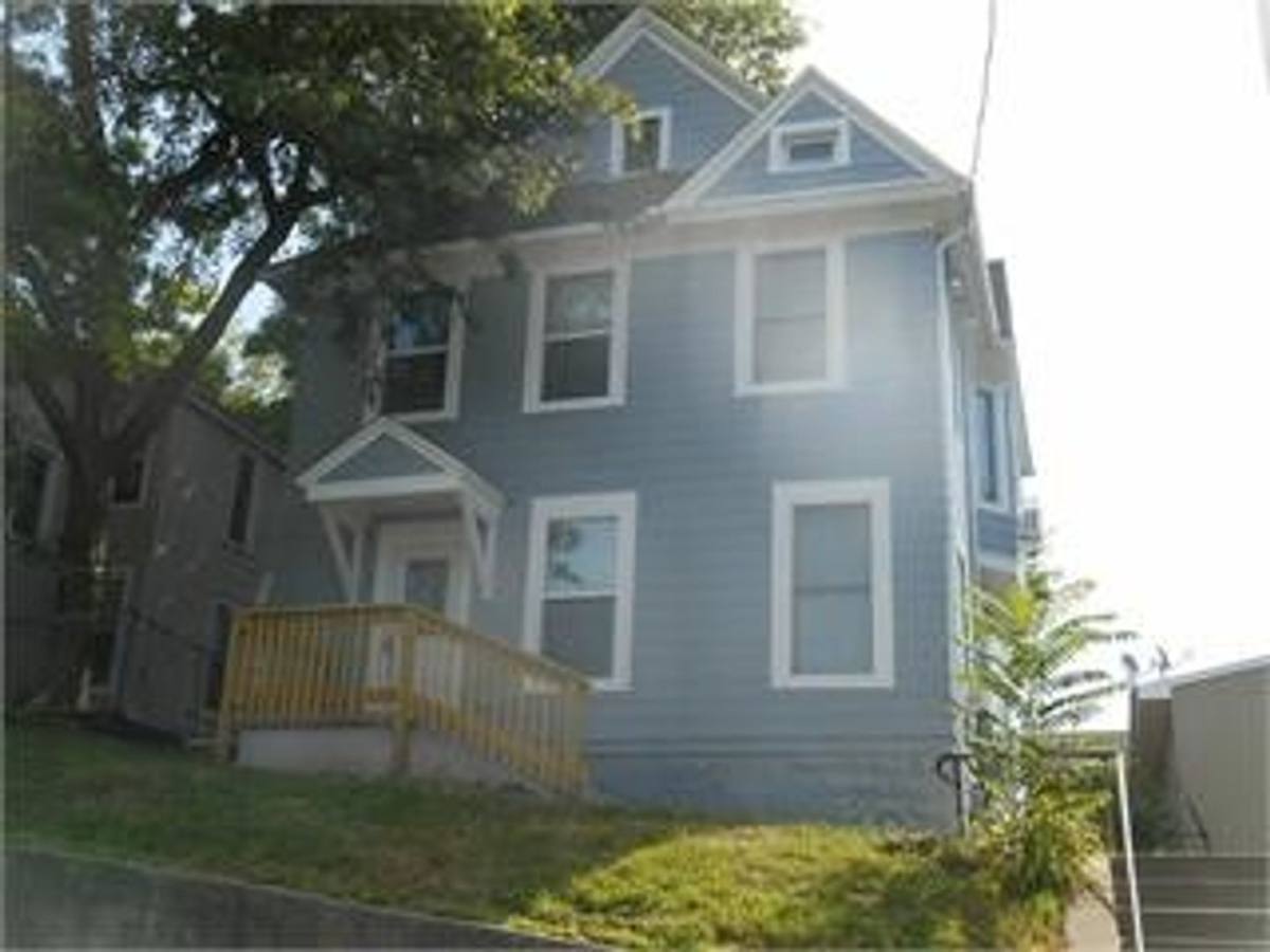 Apartment for rent at 611 N Perry St, Davenport, IA 52803