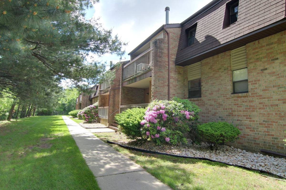 Apartment for rent at 1200 Sunnyview Oval, Keasbey, NJ 08832