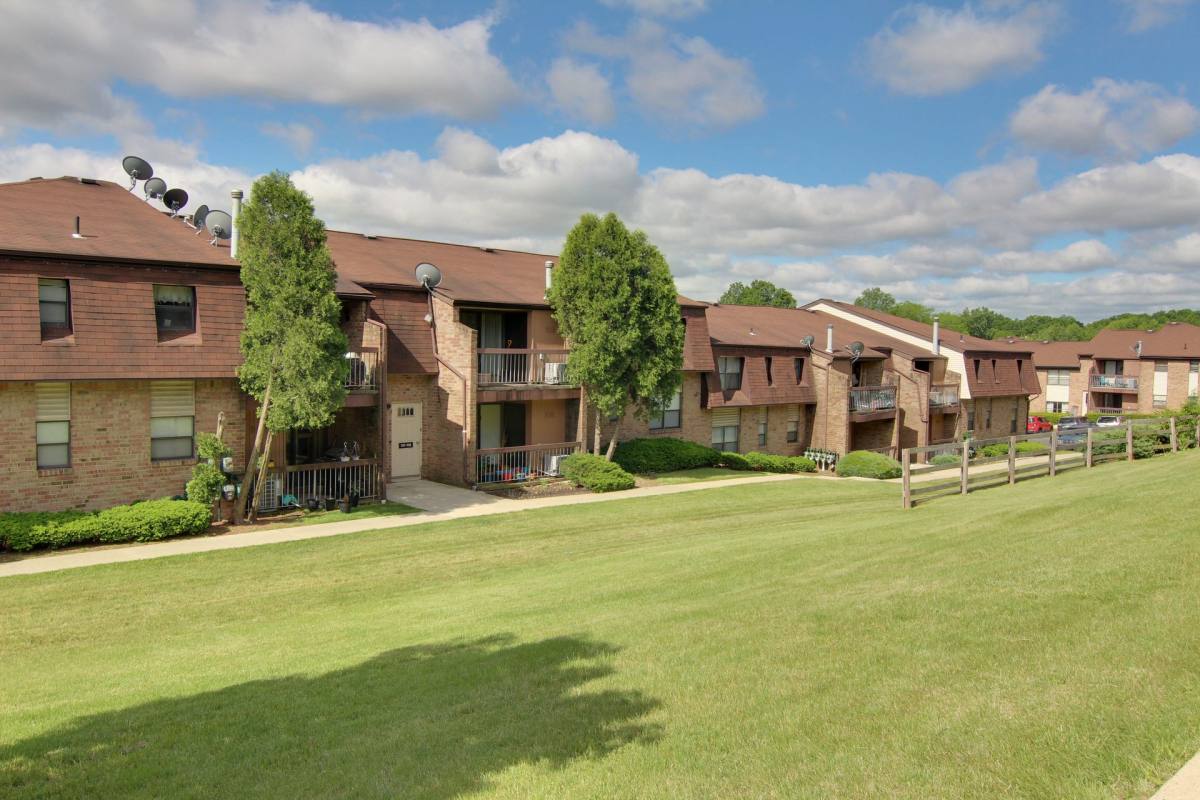 Apartment for rent at 1200 Sunnyview Oval, Keasbey, NJ 08832