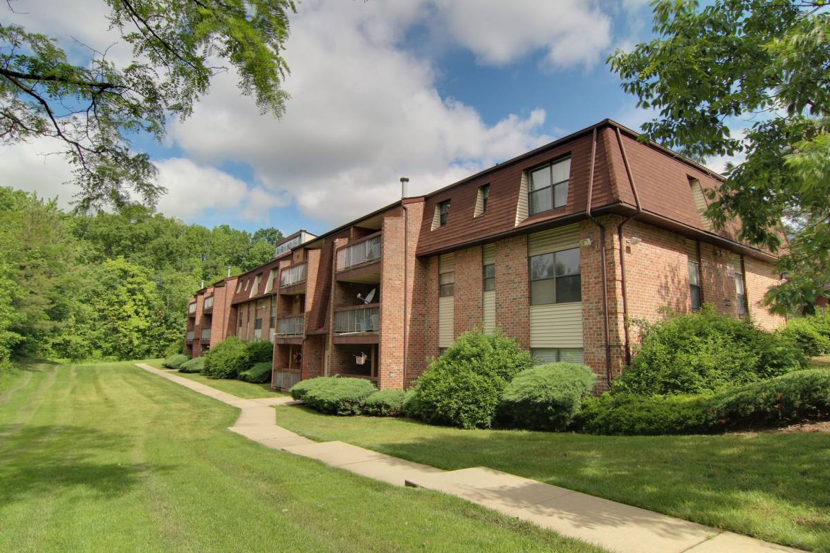 Apartment for rent at 1200 Sunnyview Oval, Keasbey, NJ 08832