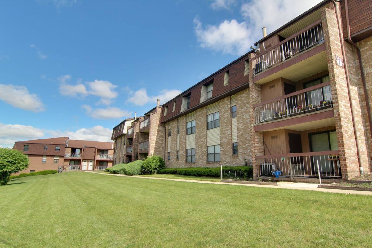 Apartment for rent at 1200 Sunnyview Oval, Keasbey, NJ 08832