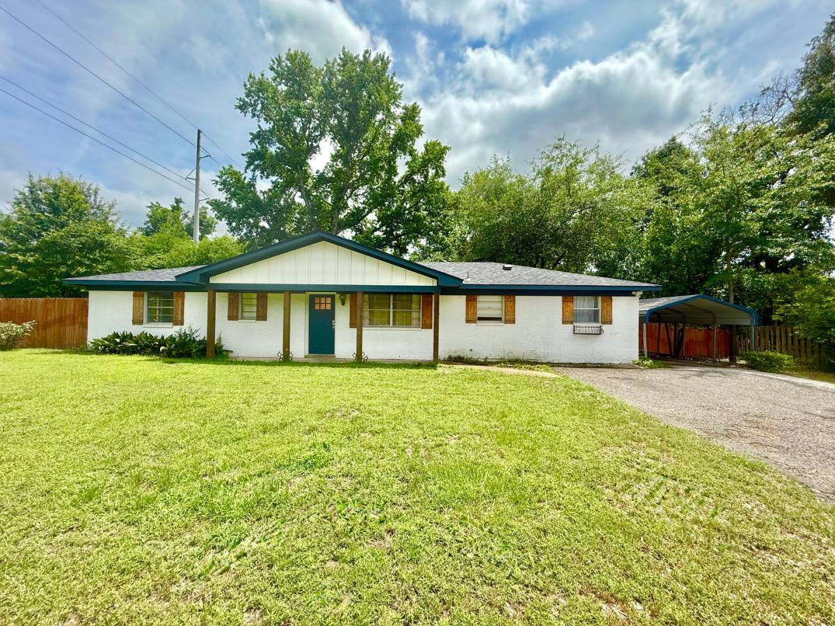 House for rent at 3021 McDonald Rd, Tyler, TX 75701