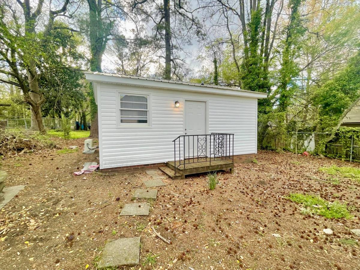 Apartment for rent at 1004 Highland Ave, Greensboro, NC 27403