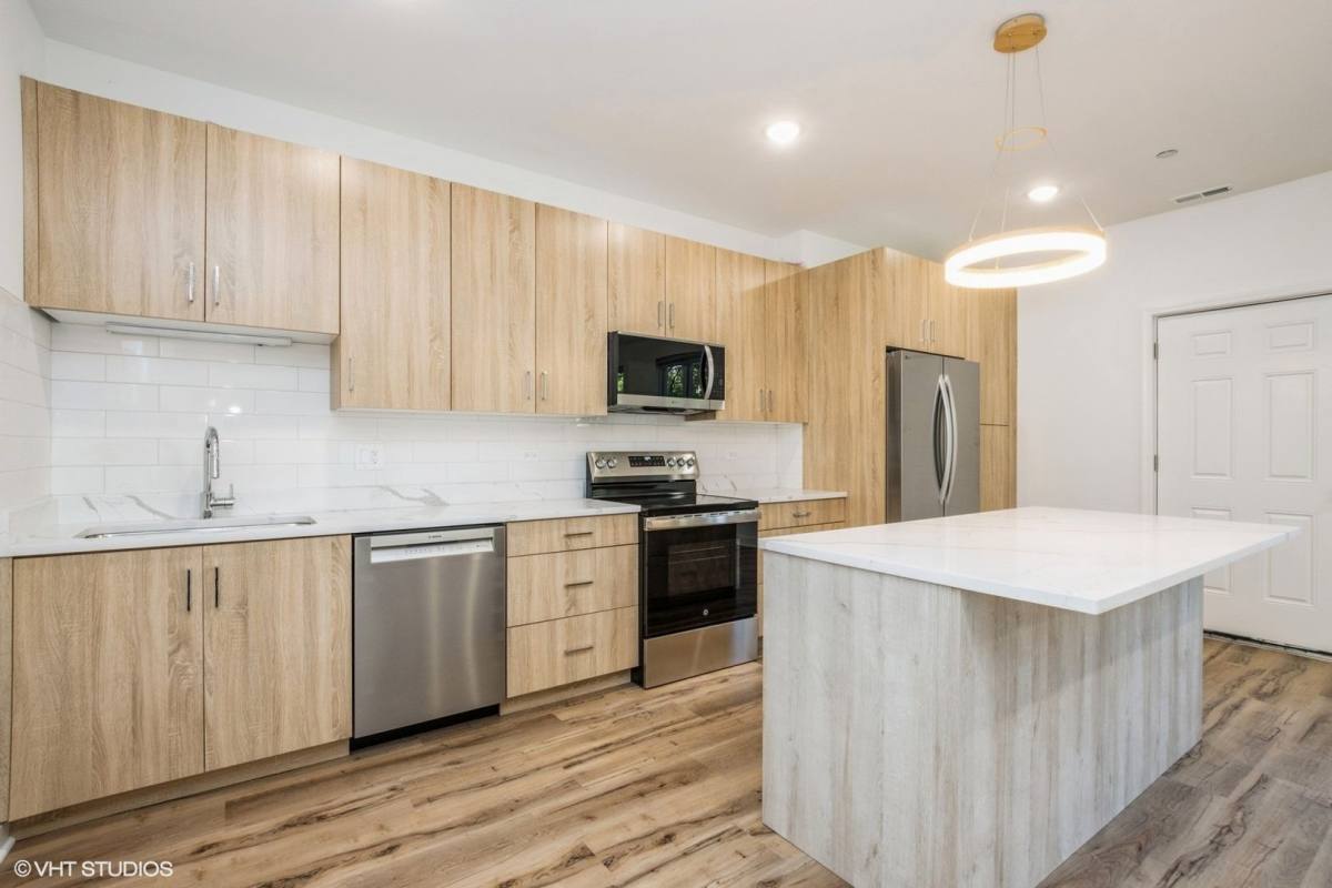 Apartment for rent at 5126 S Kenwood, Chicago, IL 60615