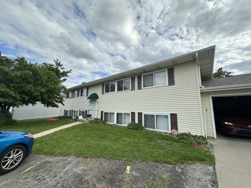 Apartment for rent at 4881 Tama St #4, Marion, IA 52302