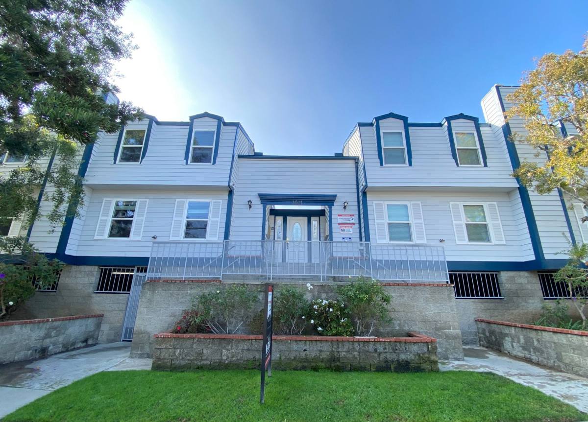 Townhouse for rent at 1611 S Bundy Dr, Los Angeles, CA 90025