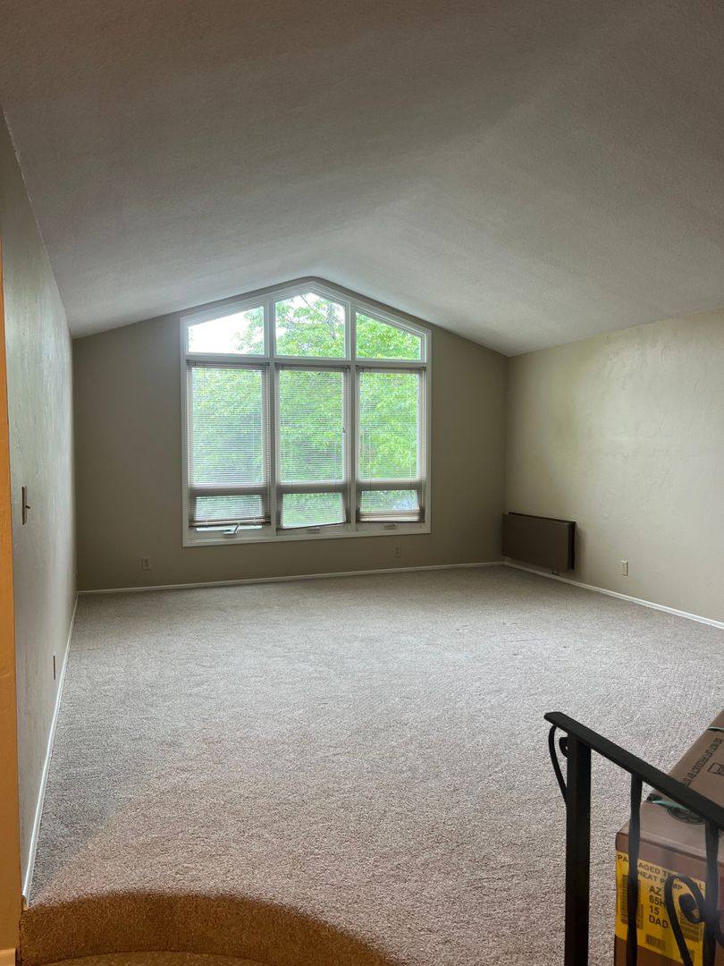 Apartment for rent at 1945 Kincaid St, Eugene, OR 97405