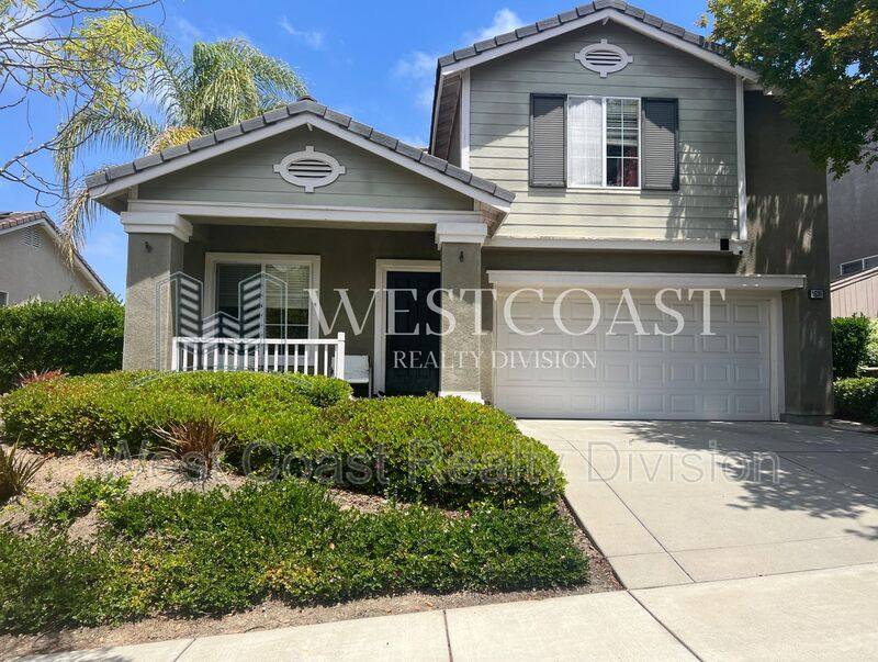 Townhouse for rent at 1631 Carriage Circle, Vista, CA 92081