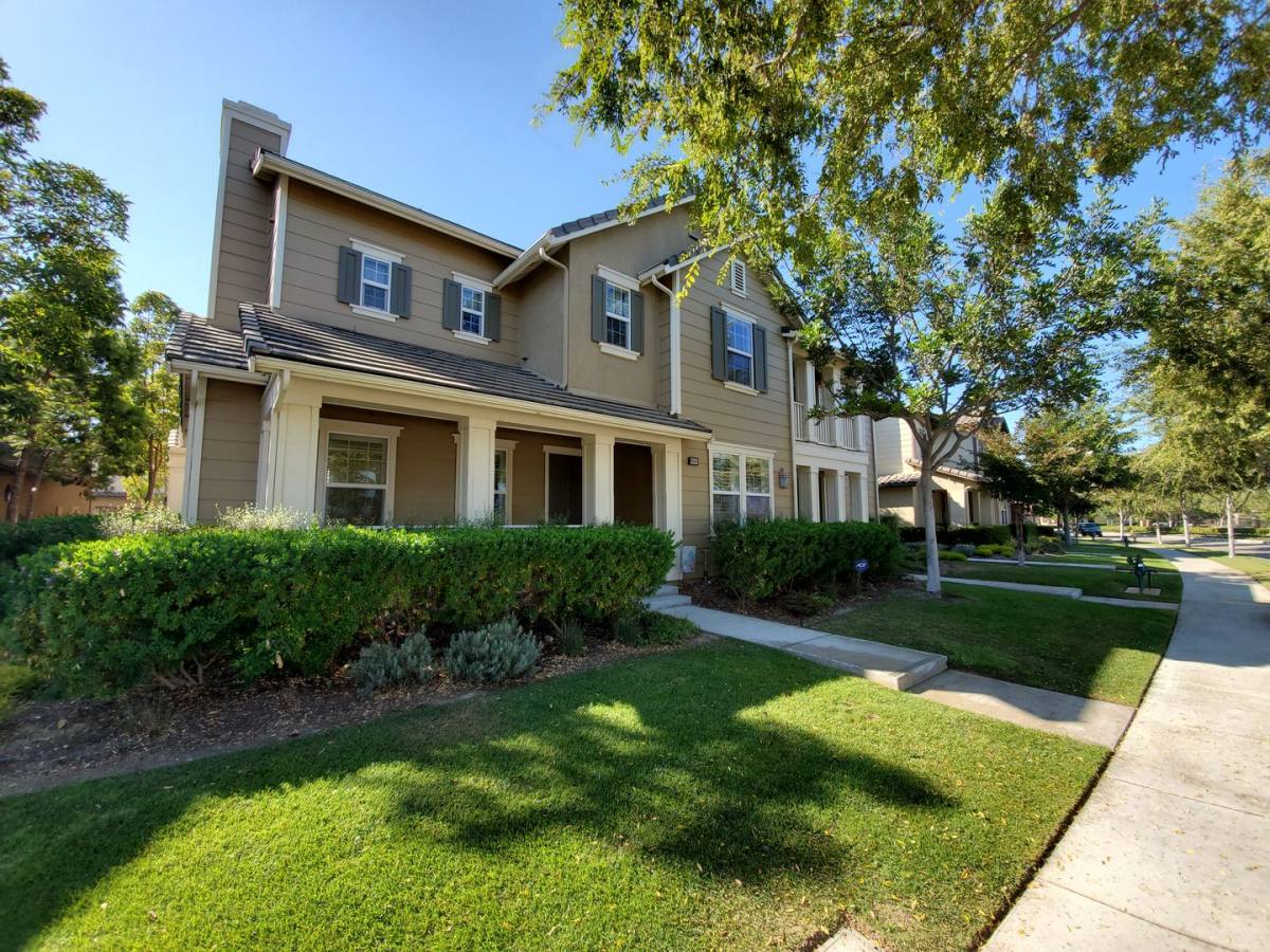 Townhouse for rent at 3223 Moss Landing Blvd, Oxnard, CA 93036
