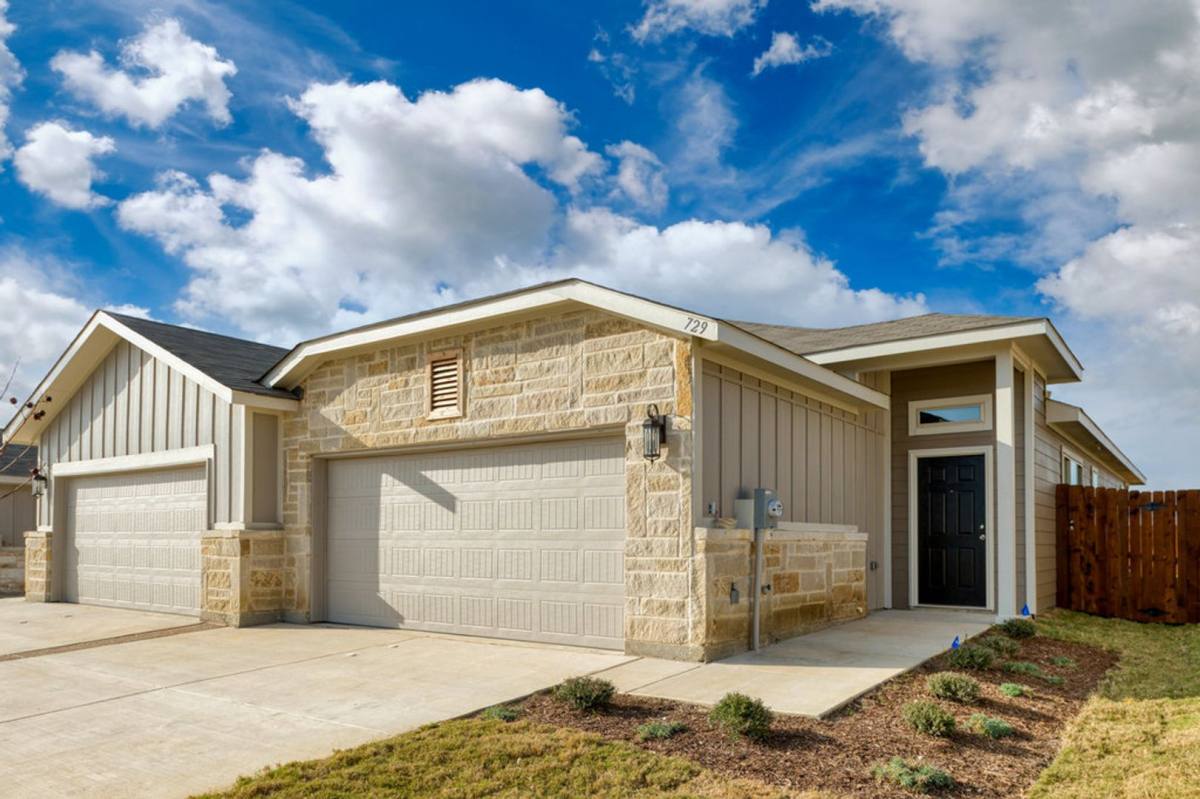 Townhouse for rent at 729 Fallow Dr, Venus, TX 76084