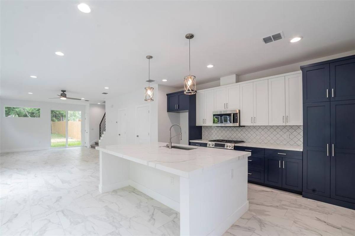 Townhouse for rent at 616 Dittmar Rd, Austin, TX 78745