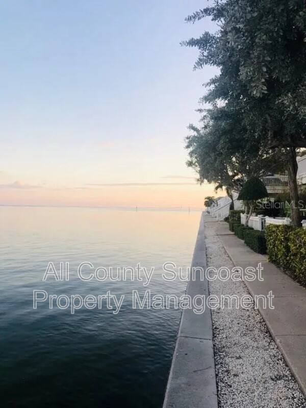 Condo for rent at 5066 Coquina Key Dr SE, Saint Petersburg, FL 33705