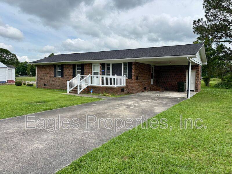 House for rent at 334 E Nelson St, Mount Olive, NC 28365