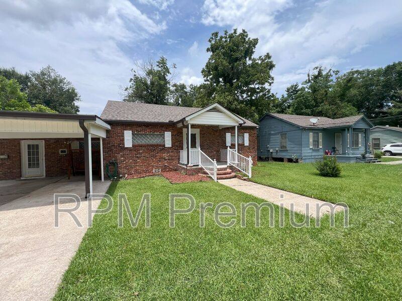 House for rent at 4961 Oaklon Dr, Baton Rouge, LA 70811