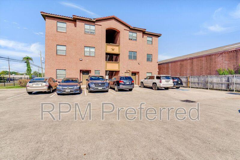 Apartment for rent at 10102 Neuens Rd #B302, Houston, TX 77080
