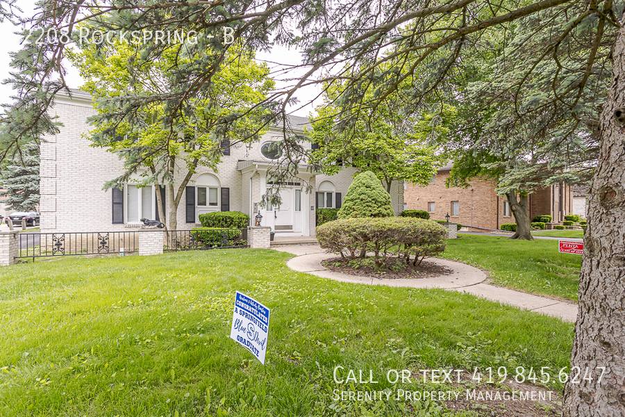 Apartment for rent at 2208 Rockspring #B, Toledo, OH 43614