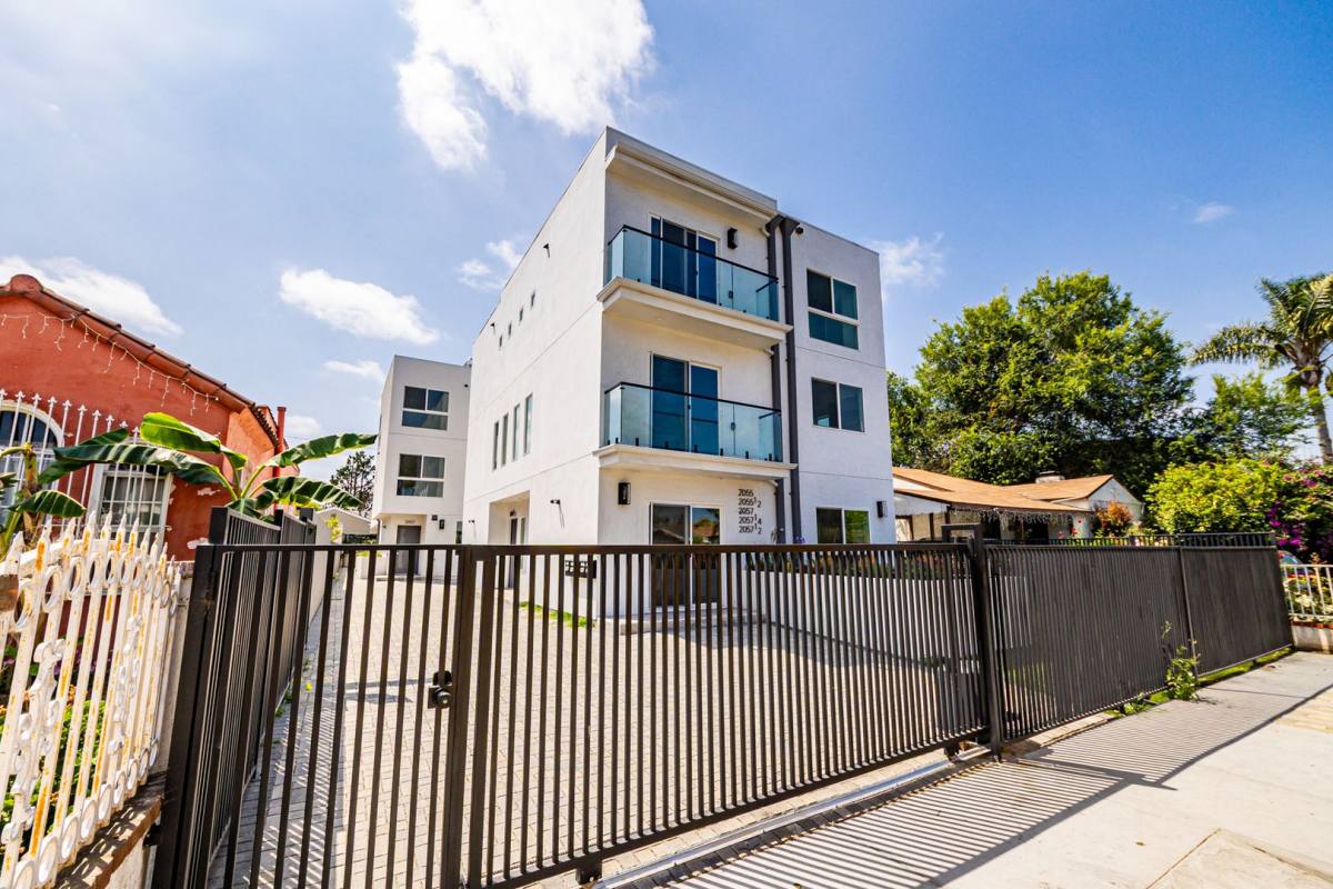 Apartment for rent at 2055 S Garth Ave, Los Angeles, CA 90034