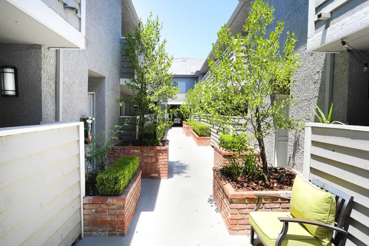 Apartment for rent at 10740 Blix St, North Hollywood, CA 91602