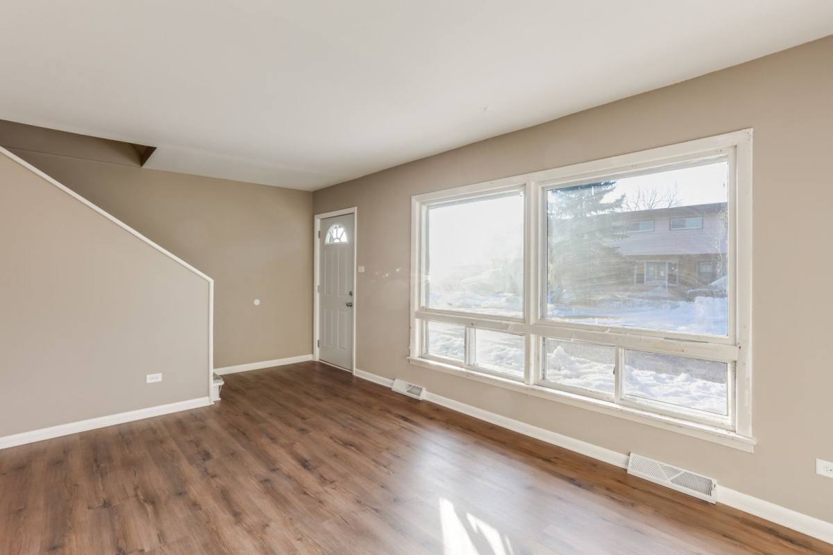 Apartment for rent at 480 N Ave, Antioch, IL 60002