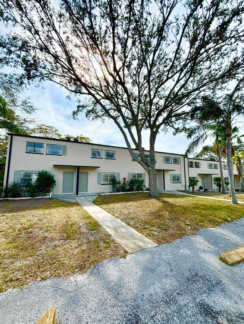 Townhouse for rent at 11938 133rd Ave, Largo, FL 33778