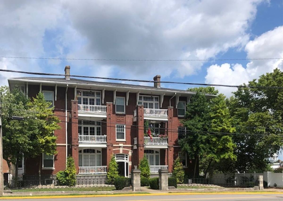 Apartment for rent at 1133 Chestnut St, Bowling Green, KY 42101