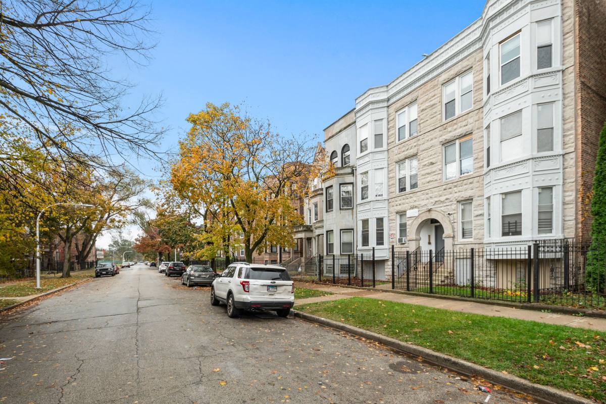Apartment for rent at 1431 E 66th Place, Chicago, IL 60637