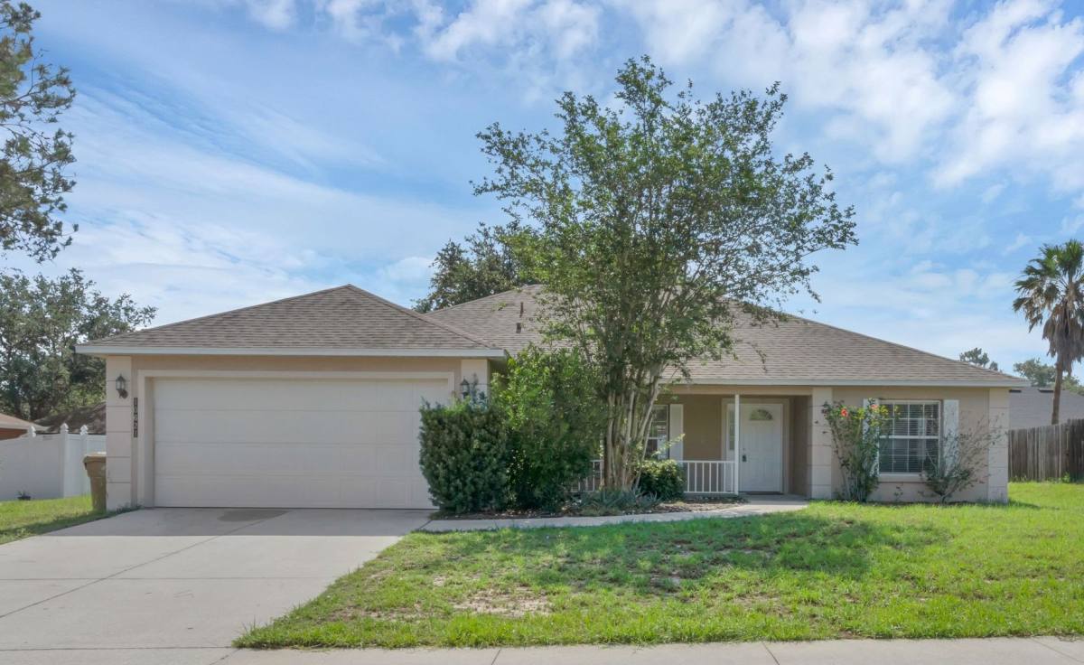 House for rent at 10621 Cedar Forest Circle, Clermont, FL 34711