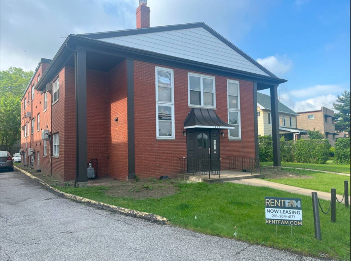 Apartment for rent at 3845 Riveredge Rd, Cleveland, OH 44111