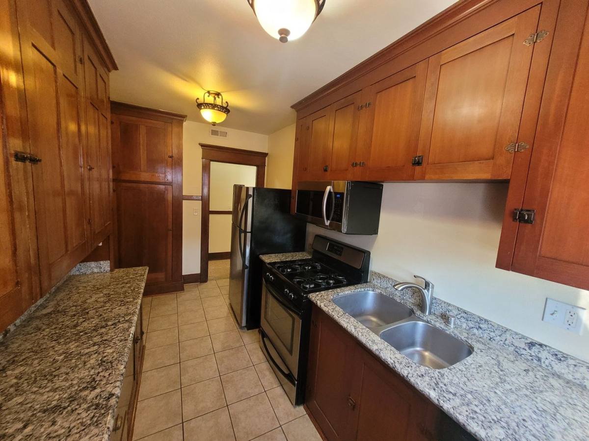 Apartment for rent at 417 N L St, Tacoma, WA 98403