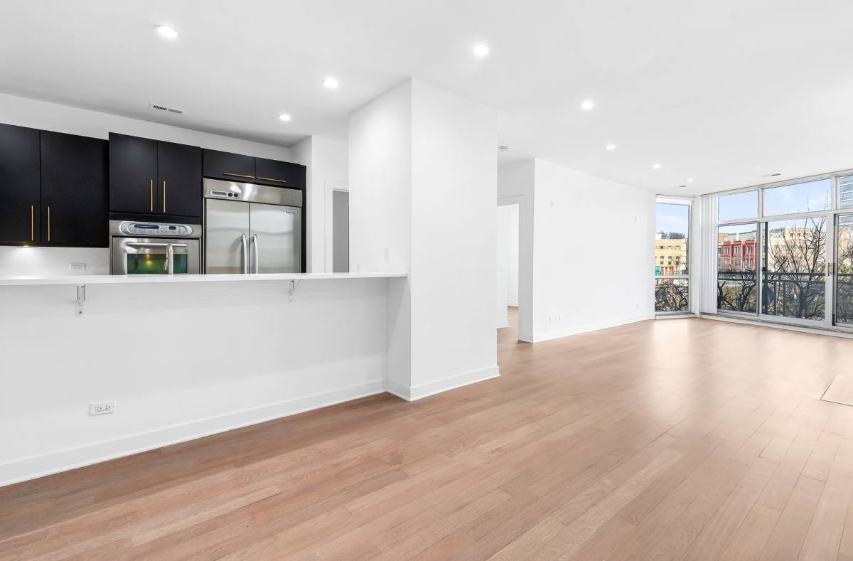 Apartment for rent at 914 W Hubbard St, Chicago, IL 60642