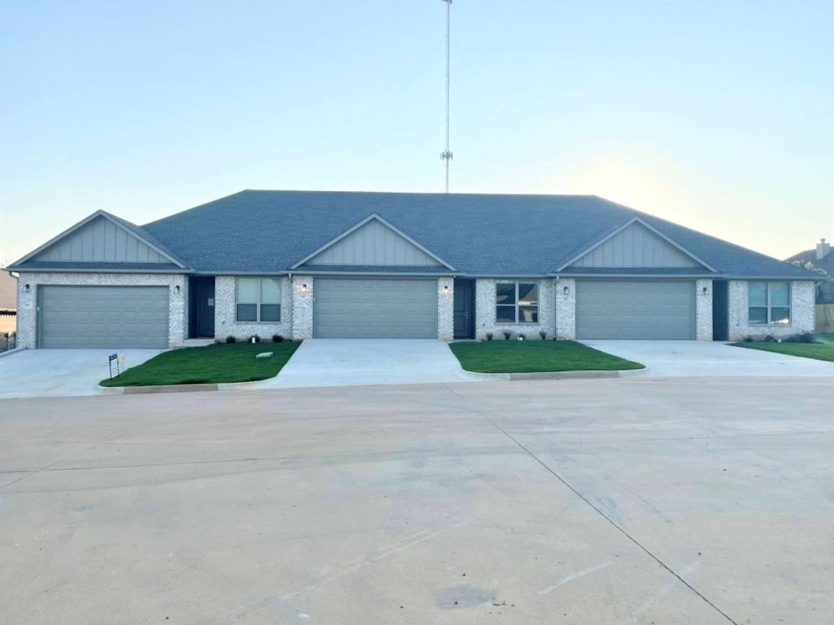 Townhouse for rent at 747 Freedom Way, Bullard, TX 75757
