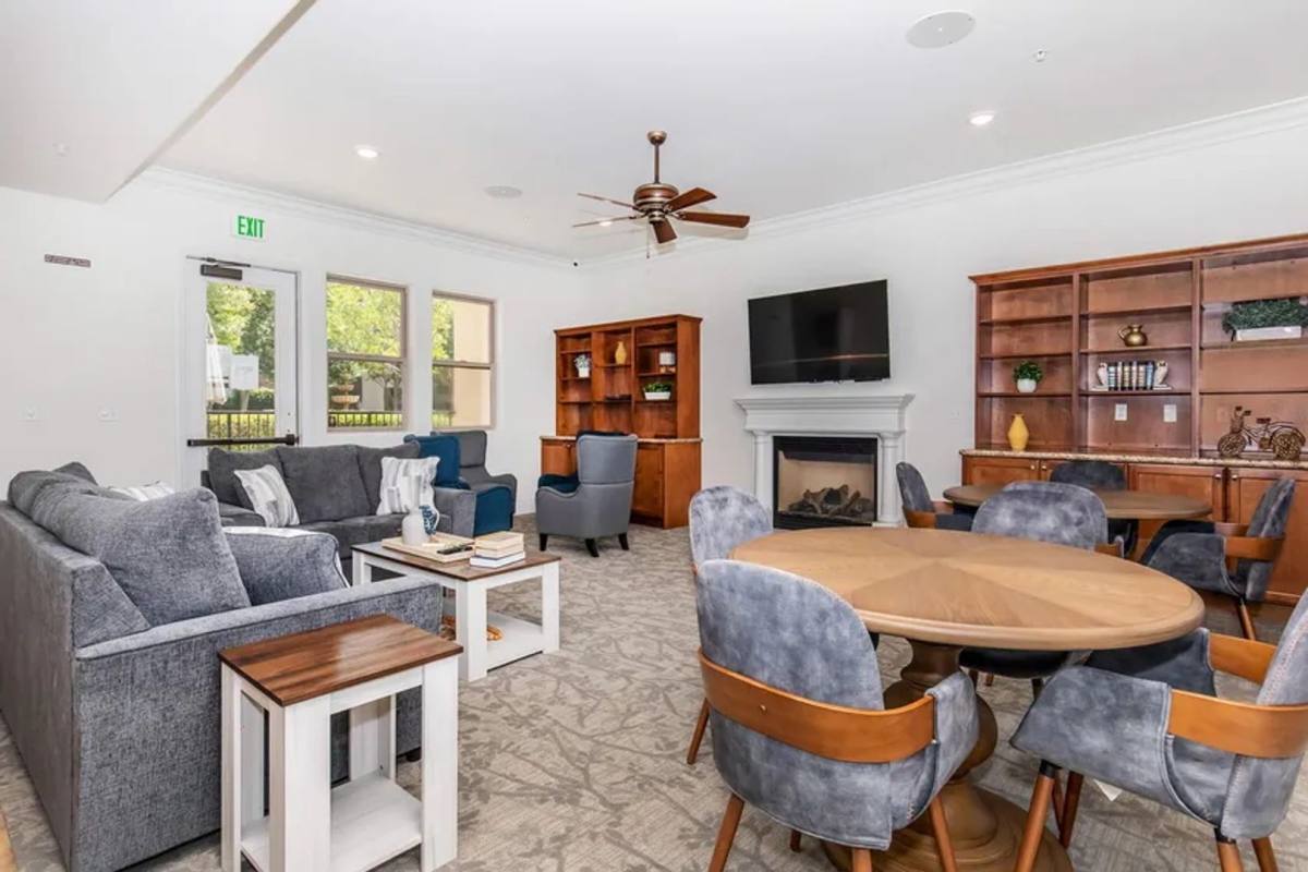 Apartment for rent at 434 Villa Ave, Clovis, CA 93612