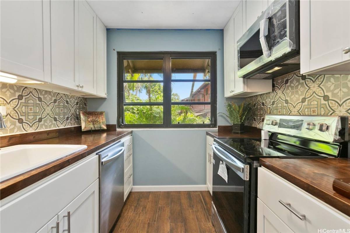 Townhouse for rent at 95-1448 Lanikuhana Ave, Mililani, HI 96789