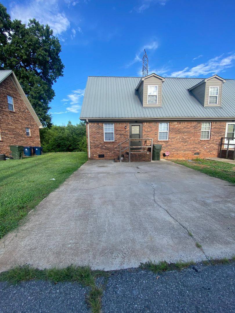 House for rent at 714 Dixie St, Lexington, NC 27292