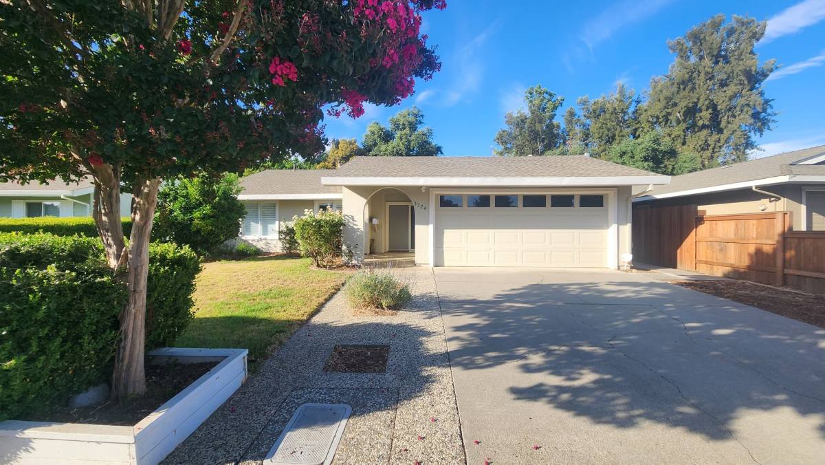 Apartment for rent at 3324 Lillard Dr, Sacramento, CA 95818