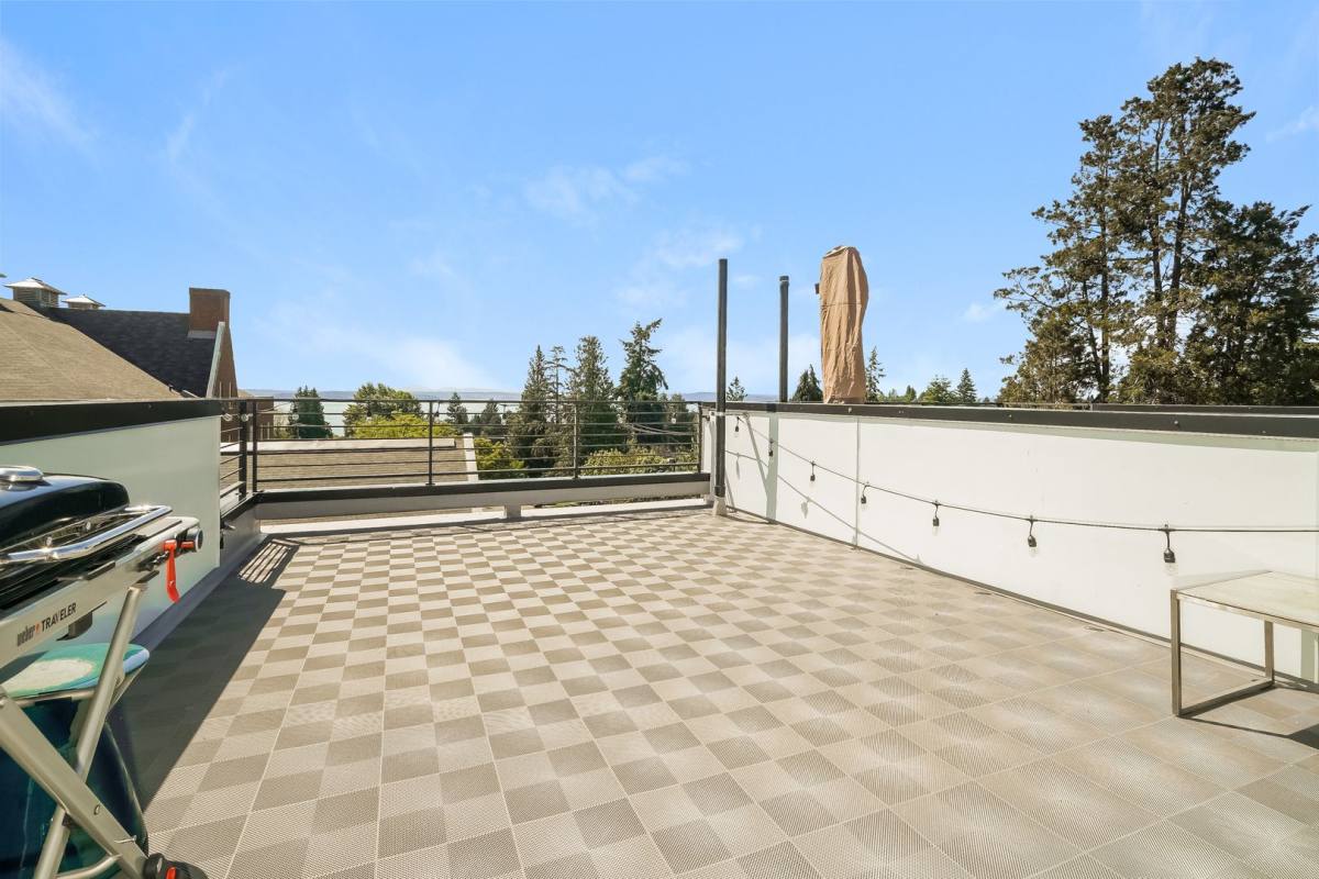 Townhouse for rent at 4311 SW Frontenac St #B, Seattle, WA 98136