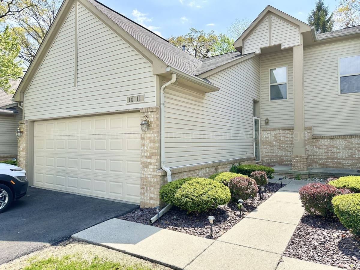 Townhouse for rent at 10111 Austrian Way, Oak Park, MI 48237