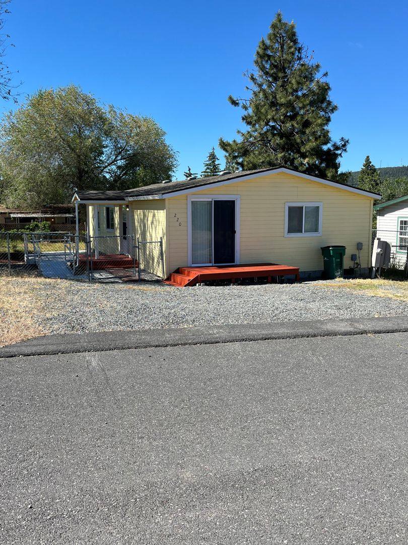 House for rent at 220 Van Ness St, Klamath Falls, OR 97601