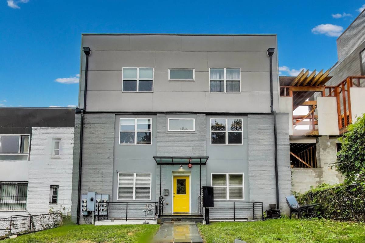 Apartment for rent at 2221 M St NE, Washington, DC 20002