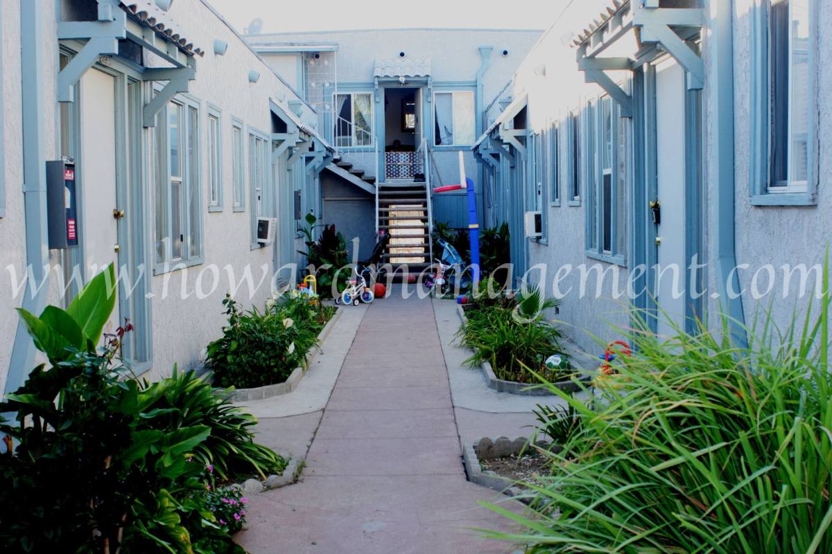 Apartment for rent at 117 S Reno St, Los Angeles, CA 90057