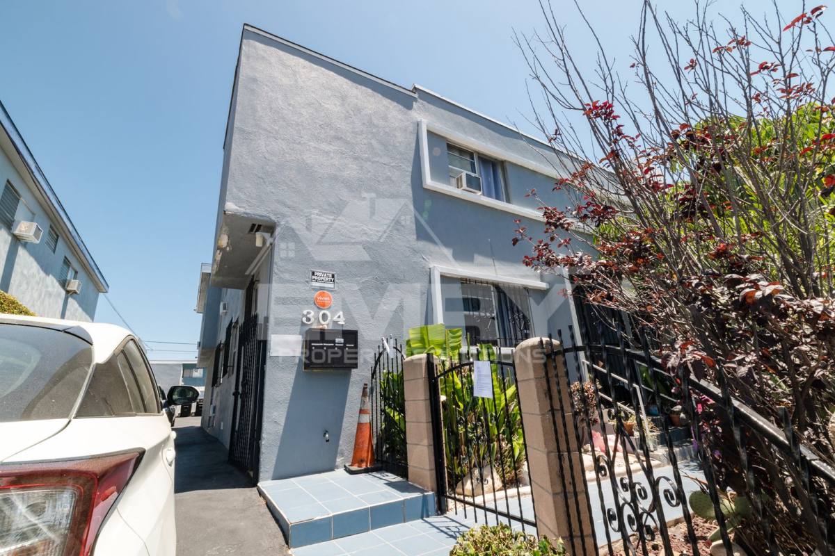 Apartment for rent at 304 N Market St, Inglewood, CA 90302