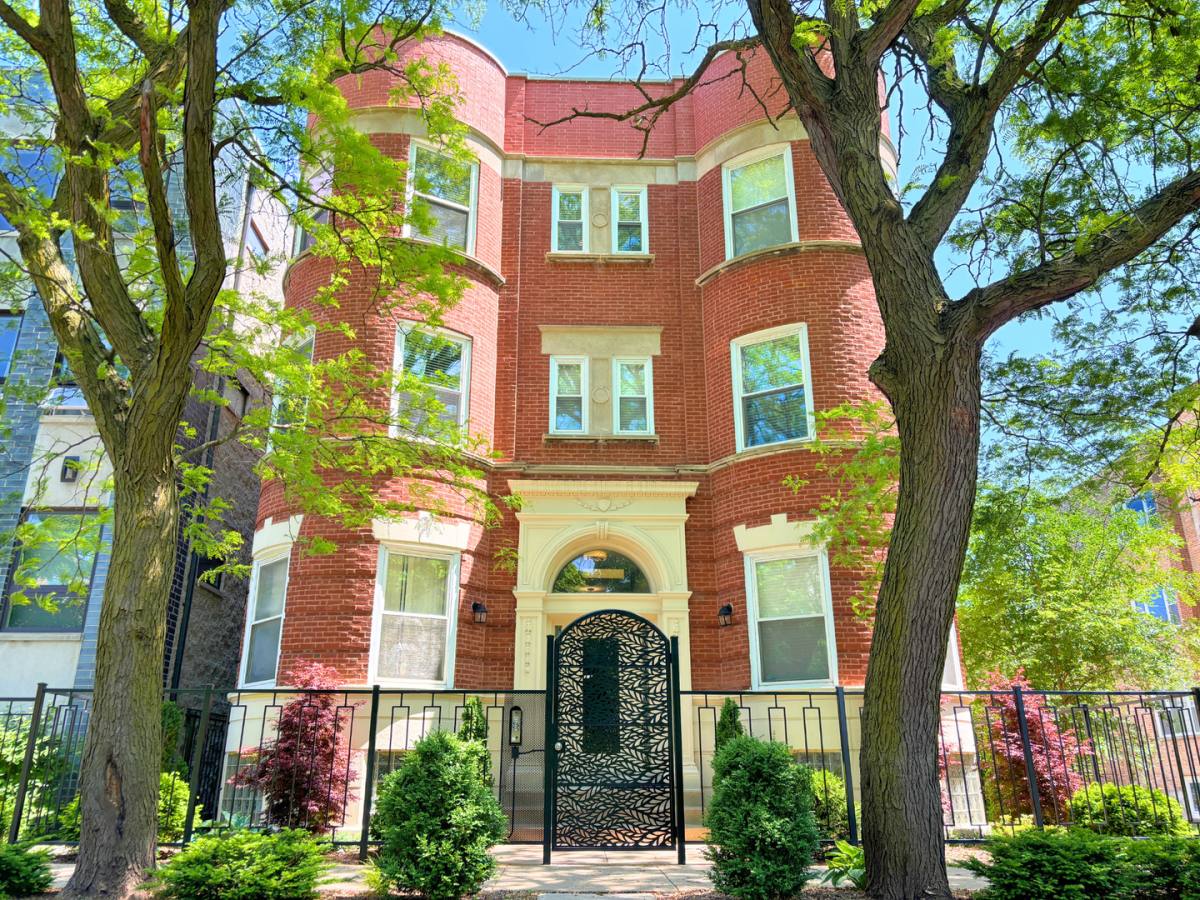 Apartment for rent at 4745-47 S St Lawrence Ave, Chicago, IL 60615