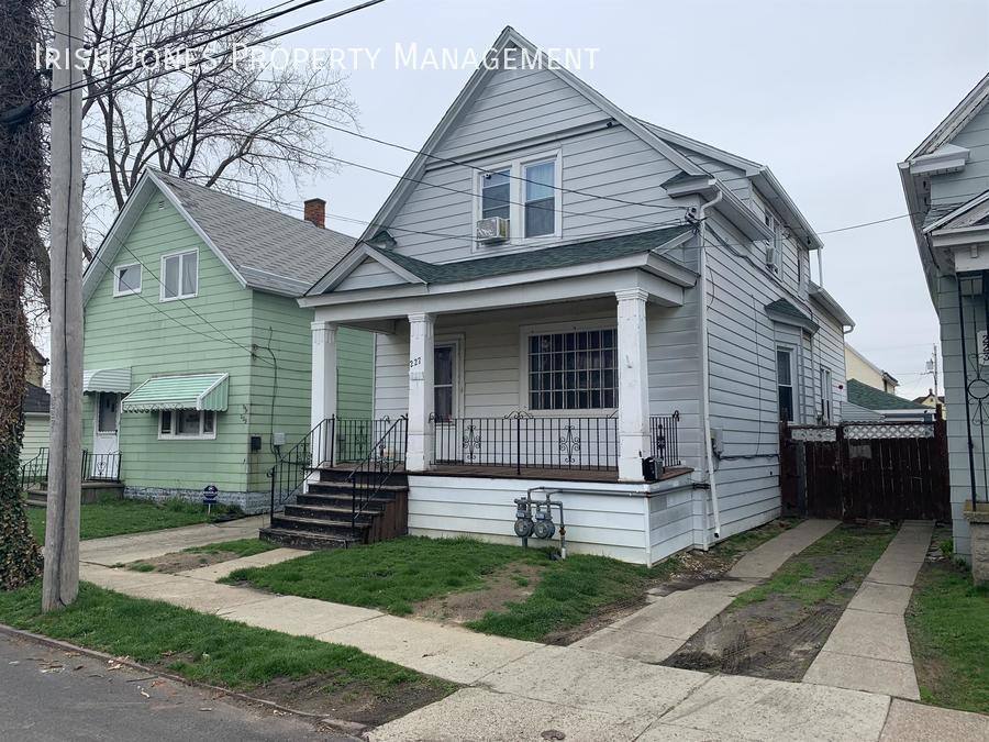 Apartment for rent at 227 Barnard St, Buffalo, NY 14206