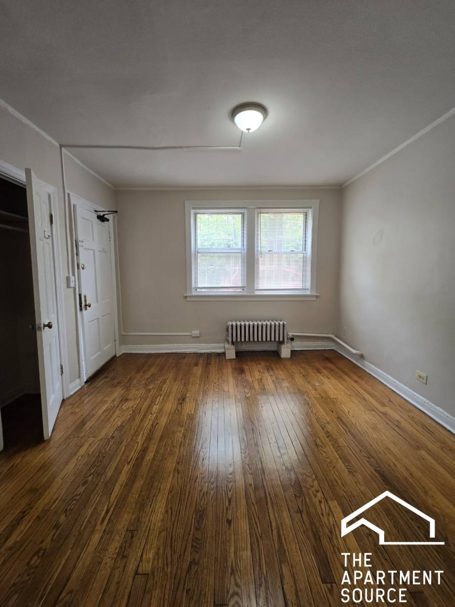 Apartment for rent at 6910 N Ravenswood Ave #1, Chicago, IL 60626