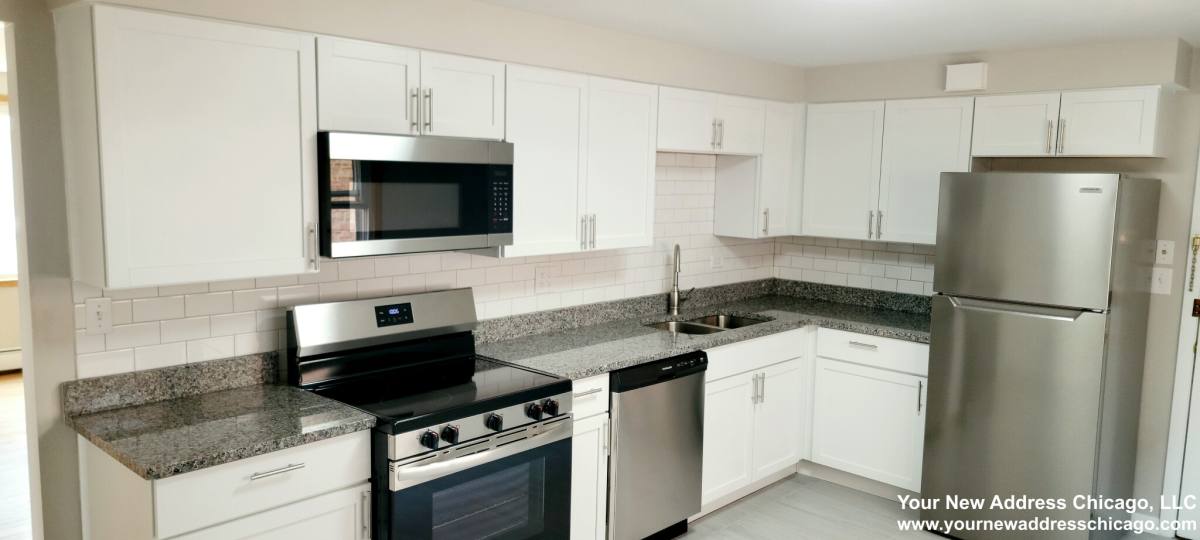 Apartment for rent at 5210 N Reserve Ave #2E, Chicago, IL 60656