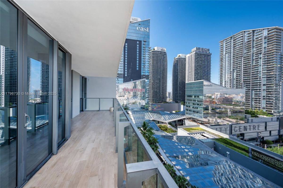 House for rent at 68 SE 6th St #1510, Miami, FL 33131