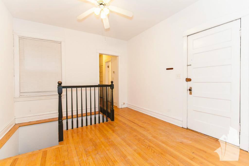 House for rent at 1460 W Grace St #1, Chicago, IL 60613